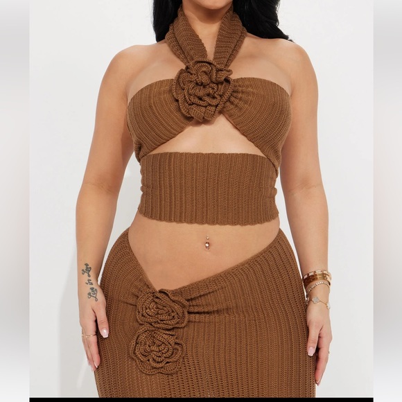 Brown knit / crochet flower appliqués detail matching 2 piece beach set - Picture 3 of 4